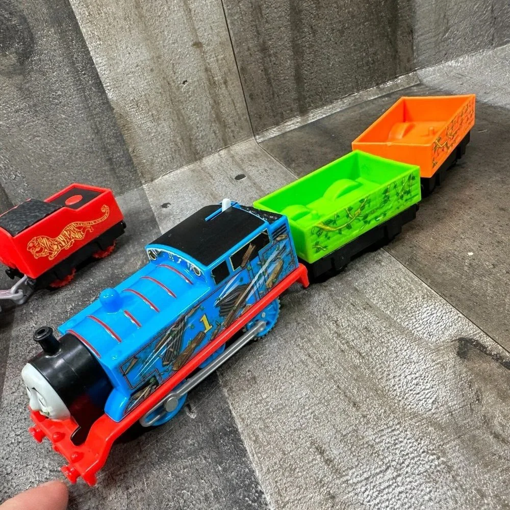 Trackmaster Motorized Trains Thomas The Train‎ Circus and Cars Lot of 6 pieces